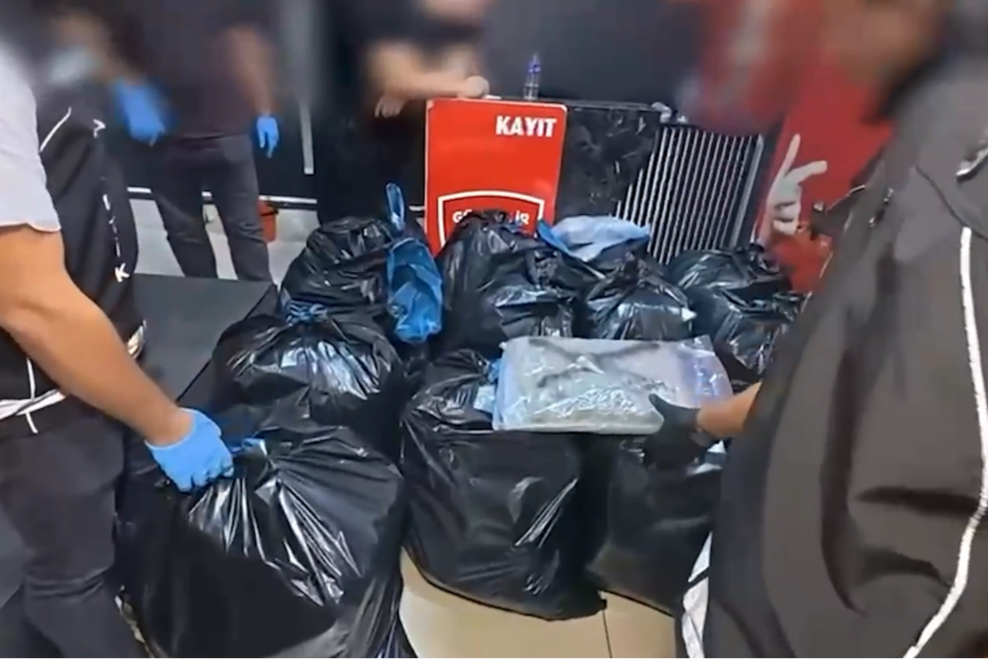 Yasaklı madde satıcılarına yönelik dev operasyon