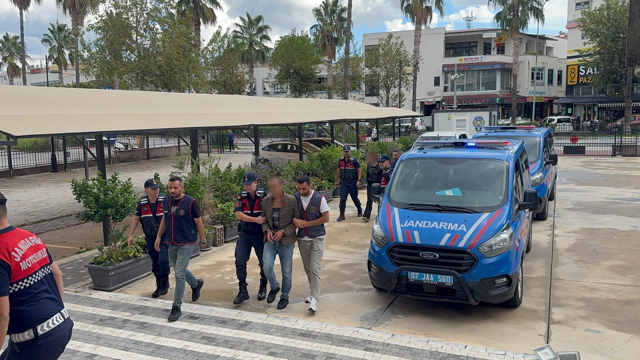 Gazipaşa’da 13 bıçak darbesiyle öldürüldü: Baba ve kız tutuklandı