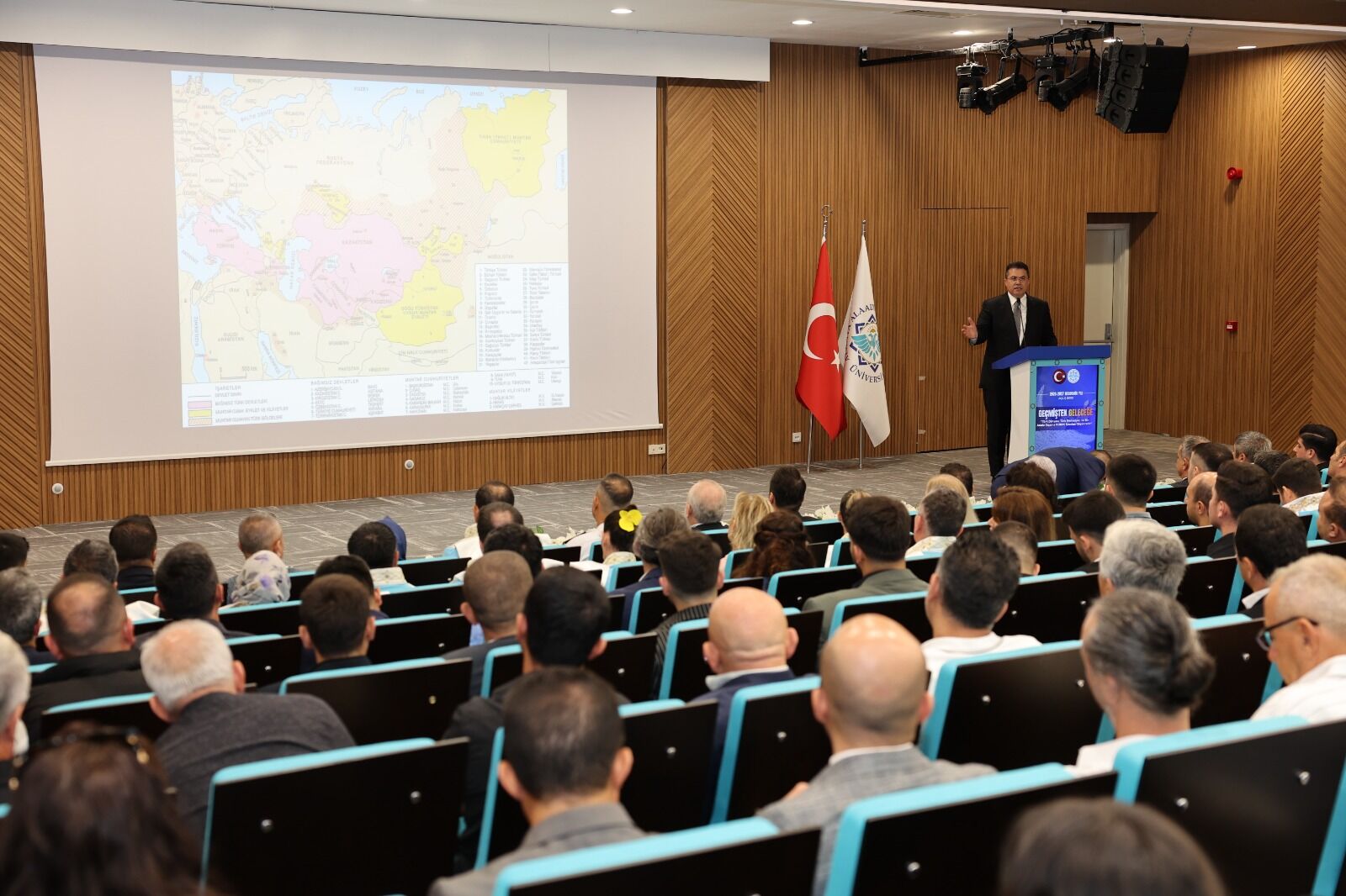 ALKÜ’de ilk ders: Geçmişten geleceğe Türk Dünyası
